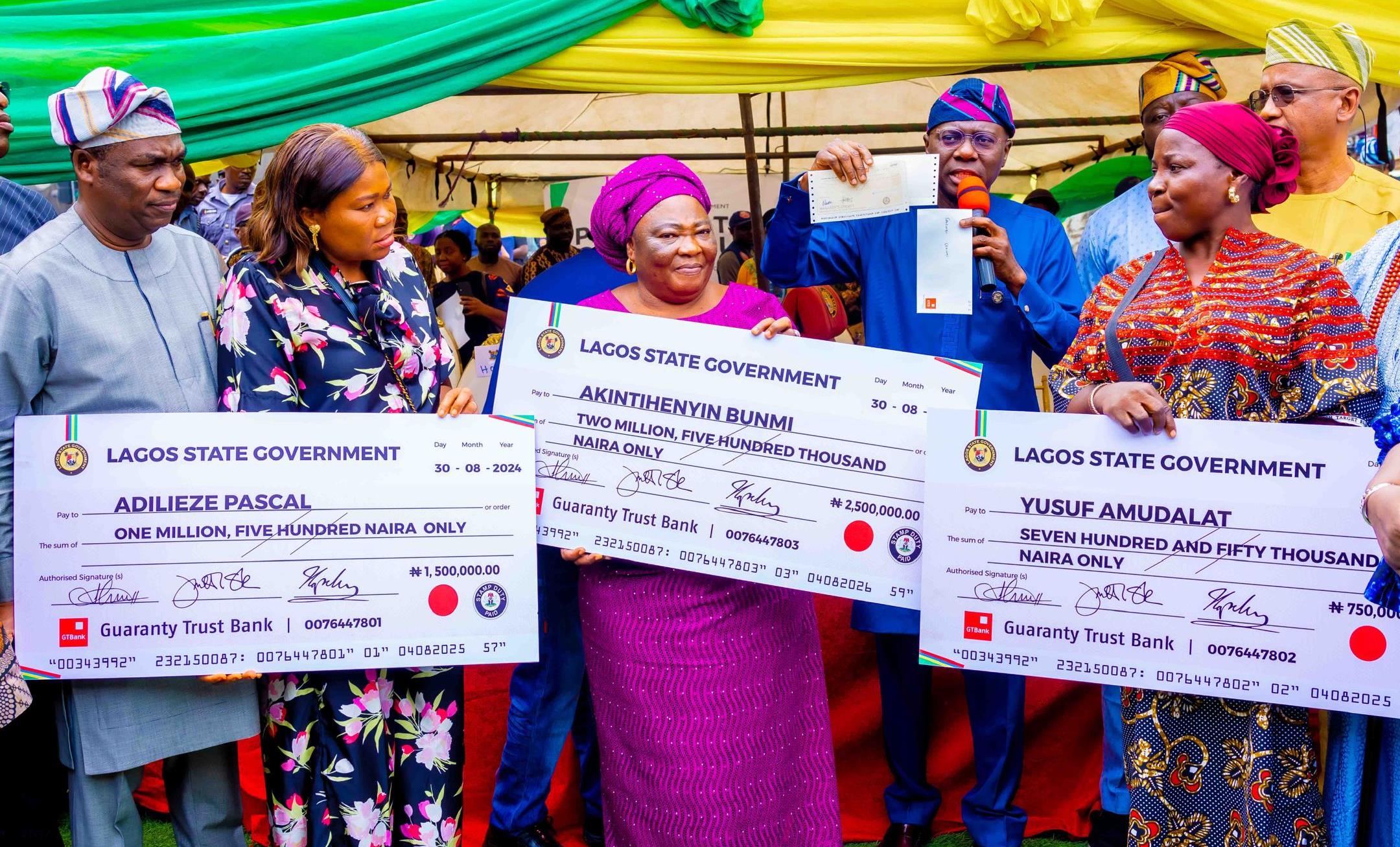 Sanwo-Olu compensates victims of Docemo fire